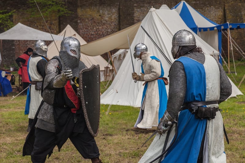 Knight Duel Shows
